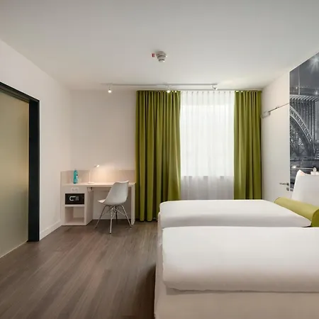 Super 8 By Wyndham Hotel Koblenc