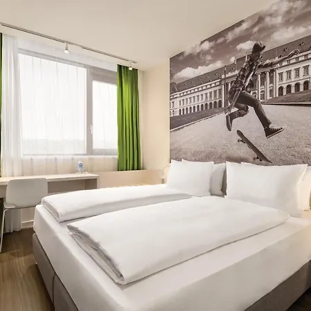 Super 8 By Wyndham Hotel