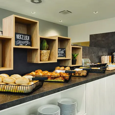 Super 8 By Wyndham Hotel Coblenza