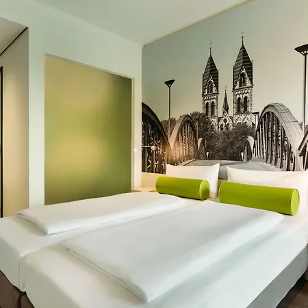 Super 8 By Wyndham Hotel